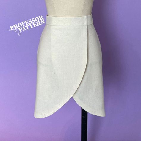 Make A Wrap Skirt, How To Make A Wrap Skirt, Wrap Skirt Tutorial, Ballet Shirts, Wrap Skirt Pattern, Draping Fashion, Skirt Tutorial, Tulip Skirt, Dress Sewing Patterns