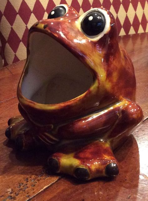 Vintage Brown Ceramic Big Mouth Frog Pot Dish Scrubber Scourer Sponge Holder Frog Pot, Frog Stuff, Primitive Living, Primitive Living Room, Sink Kitchen, Brown Ceramic, Farmhouse Sink Kitchen, Big Mouth, Sponge Holder