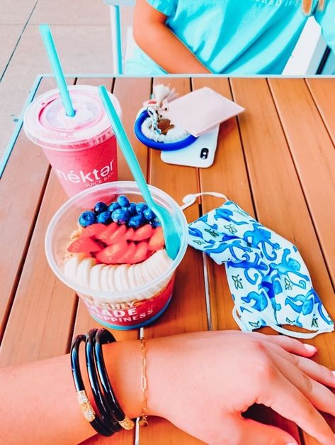 Preppy Food, Preppy Beach, Summer Snacks, Preppy Girl, Preppy Wallpaper, Sweet 16 Parties, Yum Yum Chicken, Food Obsession, Smoothie Bowl