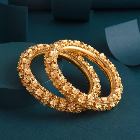 Yellow Diamond Jewelry, Large Gold Earrings, Unique Gold Jewelry Designs, Pure Gold Jewellery, Gold Bangles For Women, New Gold Jewellery Designs, Gold Bangle Set, Antique Jewellery Designs, Fancy Jewellery Designs