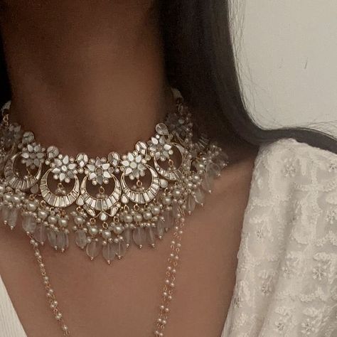 Indian Style Jewelry, Desi Wedding Jewelry, Desi Necklace, Nikkah Jewelry, Arabian Aesthetic, Pakistan Aesthetic, Punjabi Jewellery, 2000s Accessories, Desi Jewellery