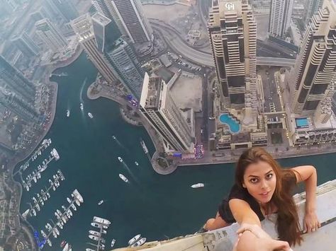 Extreme Perspective, Perspective City, City Reference, Unbelievable Pictures, Adventurous People, Dubai Skyscraper, Russian Woman, Scary Places, Thrill Seeker