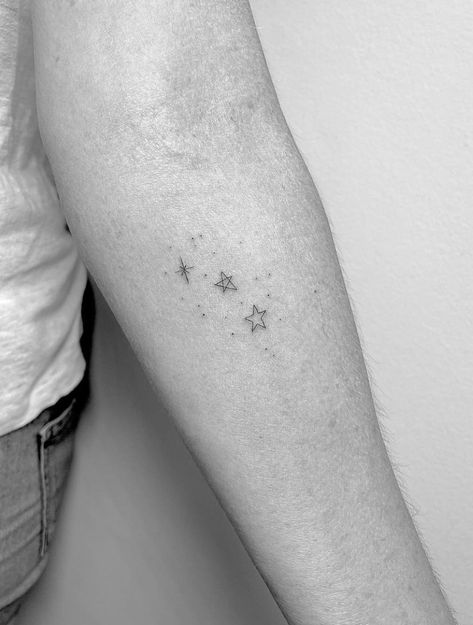 Star Fine Line Tattoo, Fine Line Tattoo Ideas, Maching Tattoos, Line Tattoo Ideas, Universe Tattoo, Drawing Stars, Tattoo People, Fine Line Tattoo, Star Tattoo