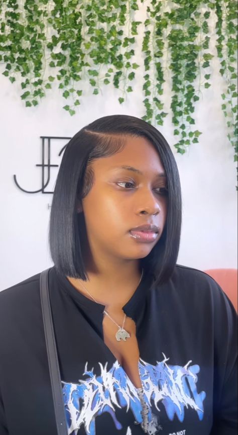 Bob With Weave Side Part, Straight Bob Quick Weave, Bluntcut Bob Quickweave, Bob Weaves For Black Women, Bob Sew In Weave Side Part Short, Frontal Sew In Bob, Bobs With Side Part, Bobs Quick Weave, Side Part Bob Weave Closure