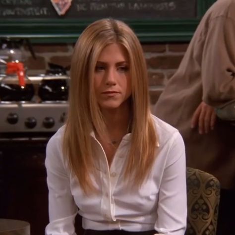 Friends on Instagram: “‘’We’re the best ones.’’ ☕️ The One with the Kips. (Season 5, episode 5.)” Rachel Green Hair, Rachel Hair, Rachel Green Friends, Tv Show Friends, Rachel Friends, Jennifer Aniston Hair, Jennifer Aniston Style, Jennifer Aniston Hot, Jenifer Aniston