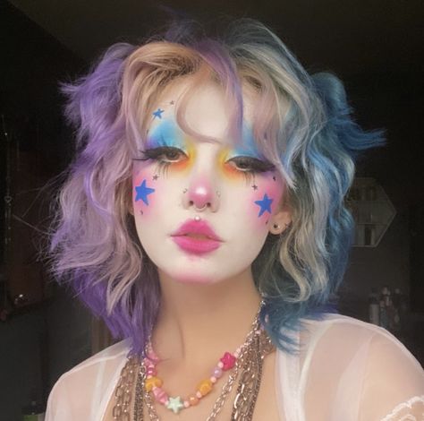 Carnival Inspired Makeup, Rave Clown Makeup, Cute Jester Makeup, Unique Art References, Silly Makeup Ideas, Flower Clown Makeup, Clowncore Hairstyles, Silly Makeup Looks, Crazy Goth Makeup