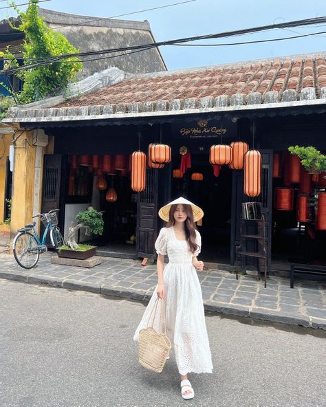 Ootd Pantai Bali, Pose Fotografi, Vacay Outfits, Trip Outfits, Stylish Photo Pose, China Girl, Da Nang, Ho Chi Minh City, Cute Poses