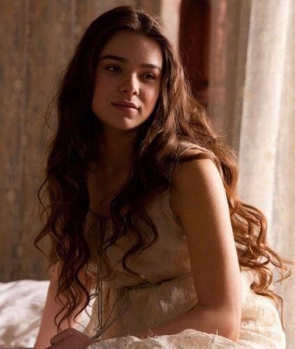 Brown Hair Princess, Royal Aesthetic, Princess Aesthetic, Hailee Steinfeld, Brunette Girl, Romeo And Juliet, Character Aesthetic, Brown Hair, Character Inspiration