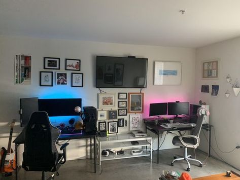 Couples Pc Gaming Room, Gaming Room For Couples, Gaming Room Couple, Gaming Relationship, Couple Gaming Room Setup, Games Room Inspiration, Small Game Rooms, Gaming Area, Computer Gaming Room