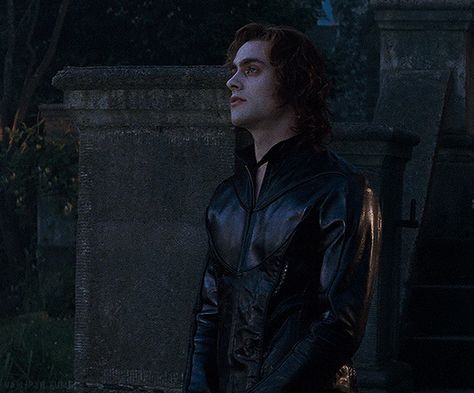 Queen If The Damned, Lestat De Lioncourt Queen Of The Damned, Stuart Townsend Lestat, Queen Of The Damned Lestat, Lestat Queen Of The Damned, Queen Of The Damned Aesthetic, Stuart Townsend, Queen Of The Damned, Vampire Pictures