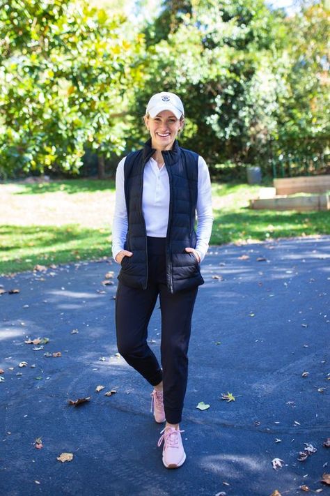 Women’s Winter Golf Outfit, Women’s Golf Outfit Cold Weather, Womens Fall Golf Outfit, Golf Outfits Women Pants, Womens Golf Outfit Cold Weather, Women’s Golf Attire, Fall Golfing Outfits For Women, Women’s Golf, Golf Spectator Attire Women