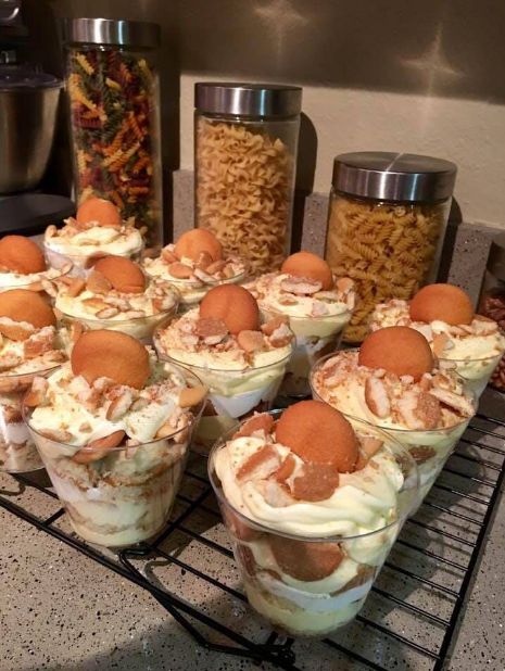 Banana Pudding Cake Cups – Page 2 – 99easyrecipes Dried Banana Chips, Homemade Vanilla Pudding, Banana Pudding Cake, Cake Cups, Homemade Banana Pudding, Vanilla Cake Mixes, Pudding Cups, Pudding Desserts, Pudding Cake