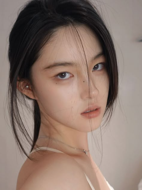 Ethereal Makeup, Model Face, Asian Makeup, Portrait Inspiration, Medium Length Hair Cuts, Pretty Makeup, Aesthetic Makeup, Girl Face, Pretty Face