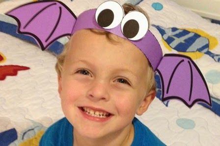 Bat Hat Craft Bats Craft, Bat Hat, Bat Craft, Bricolage Halloween, Halloween Preschool, Halloween Hats, Daycare Crafts, Halloween Crafts For Kids, Theme Halloween