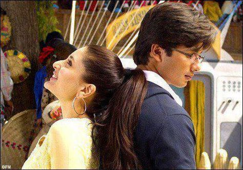 Shahid Kapoor & Kareena Kapoor #Bollywood Jab We Met, Vintage Bollywood Aesthetic, Best Bollywood Movies, 90s Bollywood Aesthetic, Desi Love, 90s Bollywood, Bollywood Couples, Shahid Kapoor, Kareena Kapoor Khan