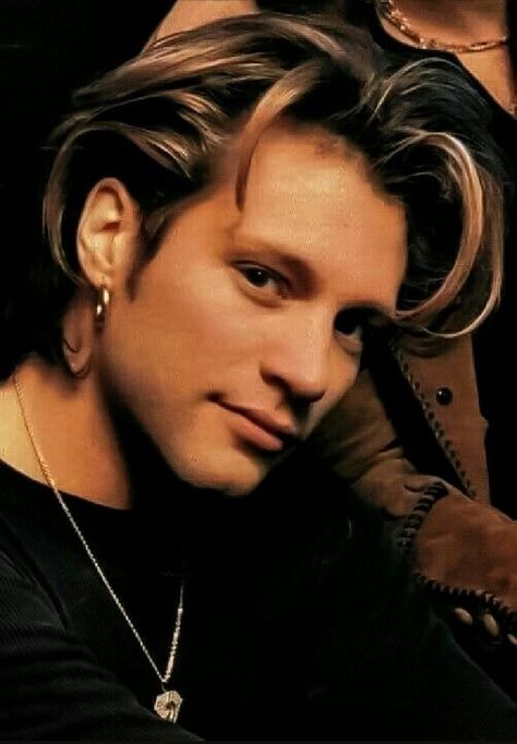 Jon Bon Jovi in the 90s Mens 80s Hair, John Bon Jovi, Bon Jovi 80s, Bon Jovi Band, Jon Bonjovi, Jon Bongiovi, Mens 80s, Bon Jovi Pictures, Bon Jovi Always