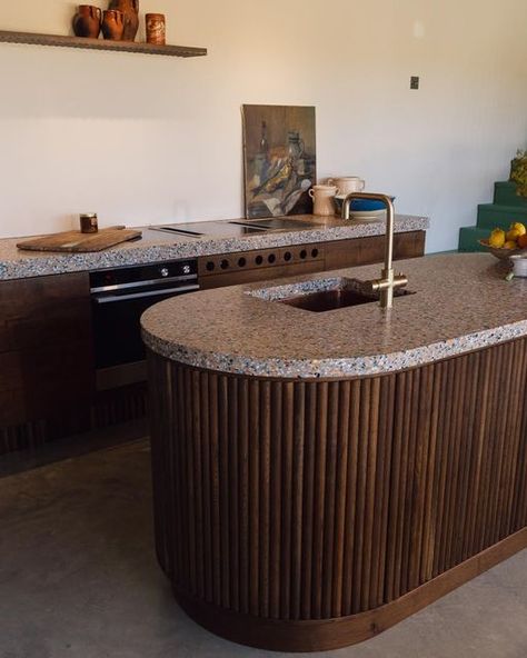 Diespeker Marble & Terrazzo on Instagram: "This curved terrazzo island has found its perfect match in these carefully crafted fumed(!) oak kitchen units. The brainchild of @deringrestoration, this design takes into account an appreciation for high-quality surfaces, something we can relate to. For a more in-depth insight into the development of this thoughtful and beautiful kitchen, head to their profile (and don't miss the highlights). Images & design: @deringrestoration Kitchen: @cowbarnr Terrazzo Island, Terrazzo Kitchen Island, Terrazzo Kitchen, Terrazzo Design, Images Design, Oak Kitchen, Kitchen Units, Beautiful Kitchen, Beautiful Kitchens