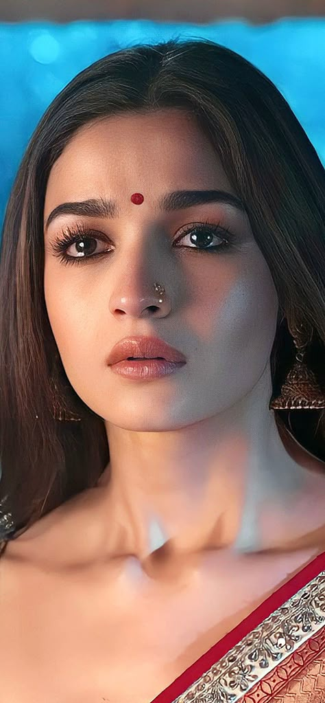 Alia Bhatt 🥺 Alia Bhatt Vogue Cover, Alia Bhatt Nose Ring, Alia Bhatt Inspired Makeup Look, Alia Bhatt Makeup Looks, Alia Bhatt Makeup, Alia Bhatt Pics, Allia Bhatt, Bollywood Female Actors, Desi Makeup