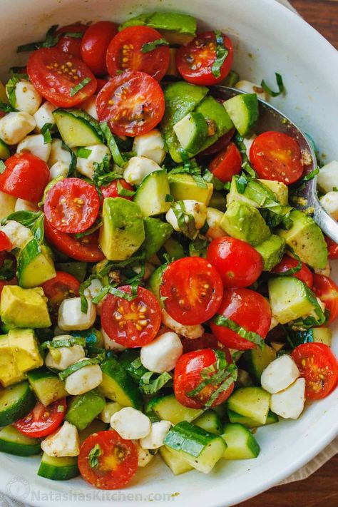 Tomato Mozzarella Salad, Salad Appetizer Cups, Avocado Tomato Salad, Satisfying Salads, Mozzarella Salad, Fresh Salad Recipes, Cucumber Avocado, Cucumber Tomato Salad, Tomato Cucumber