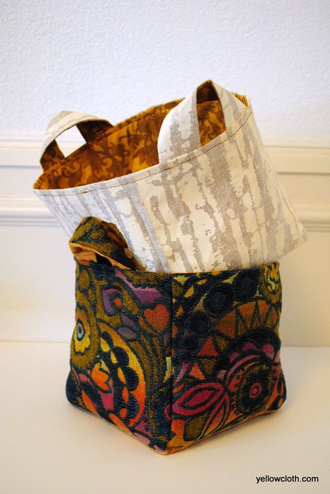 Fabric Bucket Pattern, Fabric Bucket Pattern Free, Fabric Buckets Diy Free Pattern, Fabric Bucket Bag, Bucket Bag Diy, Bucket Bag Pattern, Textiles Inspiration, Fabric Bucket, Fabric Basket Tutorial