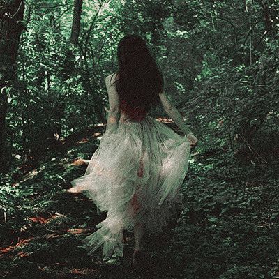 Dark Fairytale Aesthetic, The Blood We Crave, Black Hair Aesthetic, Fairytale Aesthetic, Dark Fairycore, Dark Fairytale, Portrait Photos, Princess Aesthetic, Witch Aesthetic