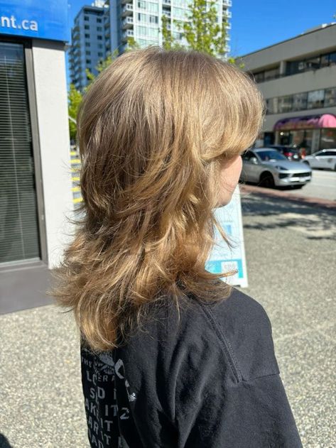 Half Shag Haircut, Thick Bangs With Layers, Grown Out Wolfcut Hairstyle, No Style Wolfcut, Long Layered Hair Grunge, Wolfcut Hair Dye Ideas, Layered Hair Alternative, Grunge Shoulder Length Hair, Wolfcut W Bangs