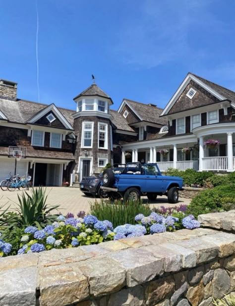 Nantucket House, Preppy House, Dream Life House, Dream Beach Houses, Cape House, Dream House Rooms, Cute House, Dream House Exterior, House Goals