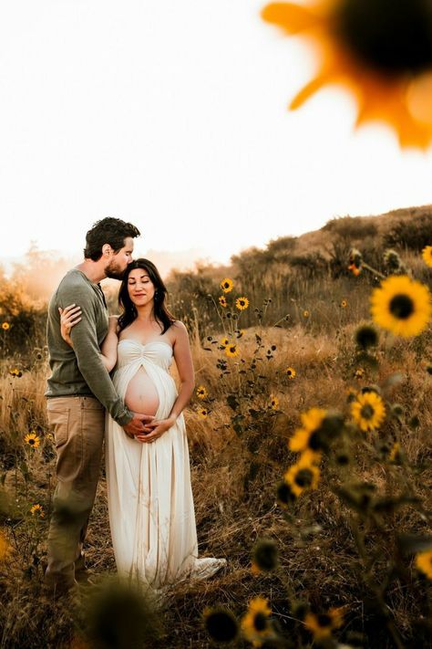 Mother Thought, Sunflower Field Photography, Pregnancy Announcement Photoshoot, Having Twins, Maternity Photography Poses Outdoors, Baby Announcement Photoshoot, Outdoor Maternity Photos, Maternity Photography Poses Couple, Maternity Photo Outfits