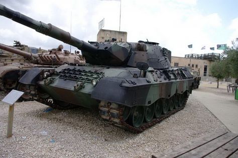 Leopard 1A1 – WalkAround Leopard 2a7, Swedish Army, Leopard Tank, Military Armor, Military Technology, German Tanks, Battle Tank, World Of Tanks, Army Vehicles