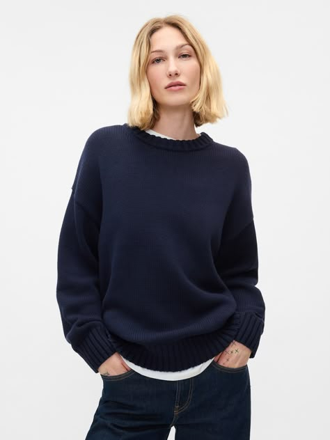 Oversized Boyfriend Sweater | Gap Uniqlo Style Woman, Blue Crewneck Outfit, Layered Sweater Outfits, Edgy Classic Style, Cute Tomboy Outfits, Amsterdam Outfit, Crewneck Outfit, Uniqlo Style, Winter Work Wear