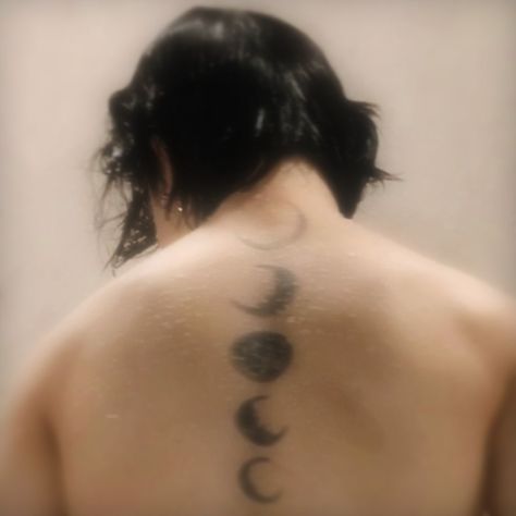 jimin moon tattoos details icon Jimin Moon Tattoo, Jimin Tattoo, Jimin Aesthetics, Jimin Photo, Jimin Muse, Kpop Details, Moon Tattoos, Jimin Aesthetic, Jimin Icons