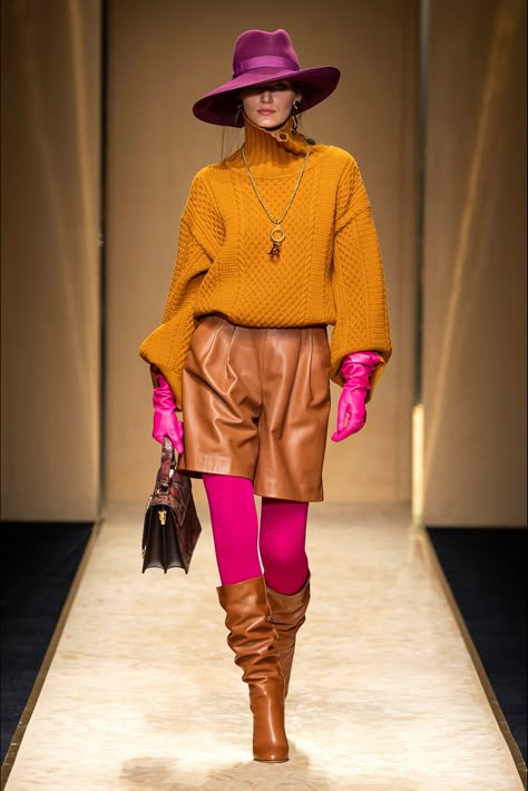 Knitwear Fashion 2020 2021, Yellow Leather Skirt, Knitwear Fashion 2020, Chic Fits, Pink Tights, Georges Chakra, Fall Winter Trends, Chanel Cruise, Paris Mode