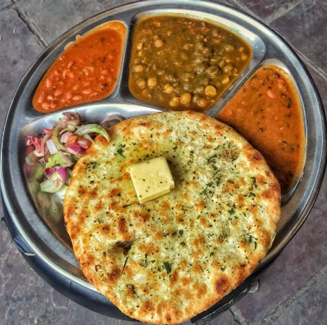 Indian Dhaba Aesthetic, Indian Dhaba, Street Food Indian, Food Thali, Indian Fast Food, Indian Food Photography, Variety Food, Vegetarian Fast Food, Indian Cooking Recipes