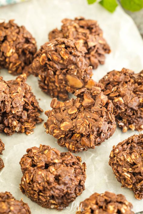 "No Bake Chocolate Toffee Oatmeal Cookies are a quick and delicious treat, perfect for busy days! With rich chocolate and sweet toffee flavors, these cookies are great for satisfying your sweet tooth without turning on the oven. Easy, fast, and full of flavor!" #NoBake #ChocolateToffeeOatmealCookies #QuickDesserts #EasyTreats No Bakes, Oatmeal Cinnamon, Dark Chocolate Candy, Chocolate Oatmeal Cookies, Toffee Cookies, Instant Oats, Egg Pasta, Cookie Snack, Chocolate Oatmeal