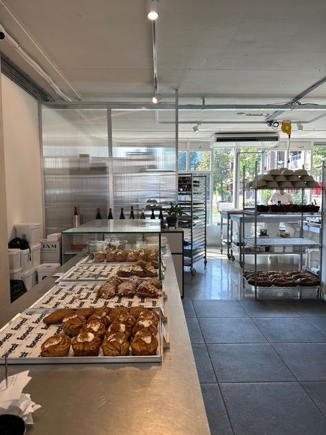 a scandi style inspired bakery in rotterdam. we can see a minimal interior style with lots of silver integrated. we can croissants, cinnamon buns and more sweets. Breakfast Minimal, Cozy Bakery, Kitchen Minimal, Melon Pan, Cafe And Bakery, Silver Kitchen, Bakery Interior, Small Bakery, Minimal Interior