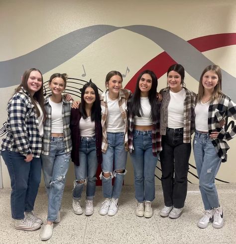 Matching group flannels+Spirt week+matchinggroup+groupoutfits+flannels+cutegroup+phot Flannel Day Spirit Week, Plaid Flannel Outfit, Spirit Week Outfits, Week Outfits, Flannel Outfits, Spirit Week, Plaid Flannel, Christmas Spirit, Mom Jeans