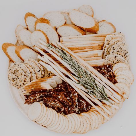 Bread And Cracker Charcuterie Board, Cracker Platter Ideas, Bread Platter Ideas, Cracker Board, Party Bread, Snack Boards, Board Night, Charcuterie Appetizers, Charcuterie Ideas