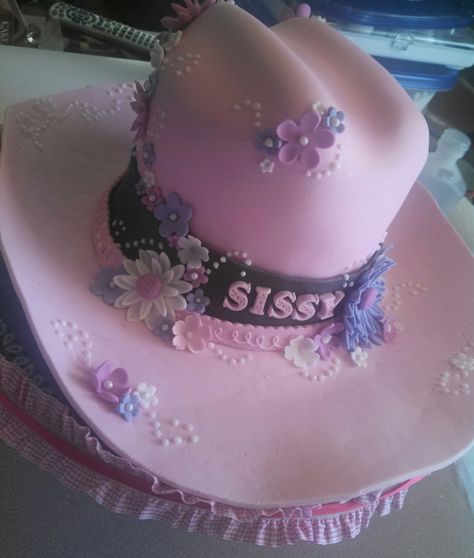 Hat Cake Ideas, Cowgirl Hat Cake, Cowgirl Hat Birthday, Cowboy Hat Cake, Pink Cowgirl Hat, 18th Cake, Pink Cowboy Hat, Hat Cake, Cake Central