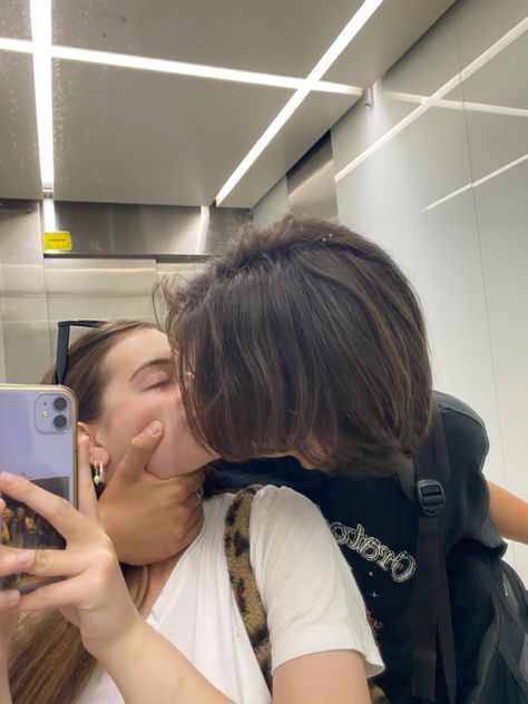 Long Haired Boyfriend Couple, Headlock Couple, Long Hair Boyfriend Couple, Boyfriend With Long Hair, Long Hair Boyfriend, Couple Sunglasses, Brunette Boy, Boy Couple, Couple Selfie