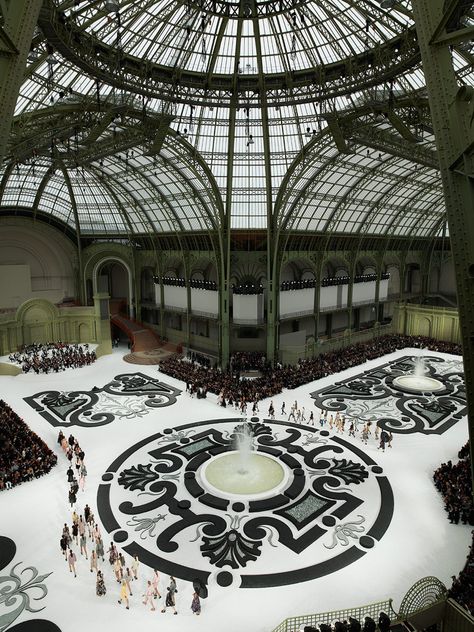 Chanel Fashion Show Tartarian Empire, Catwalk Design, Grand Palais Paris, Chanel Fashion Show, Beautiful Paris, Garden Types, Paris Mode, I Love Paris, French Garden