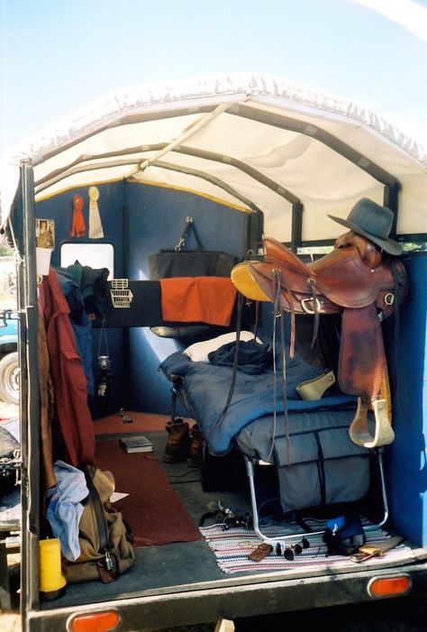 Horse trailer which doubles as extra room, camper Cowboy Camping, Sheep Wagon, Cowboy Camp, Woodland Aesthetic, Horse Camping, Horse Float, Barn Layout, Horse Trailer Living Quarters, Cowboy Vest