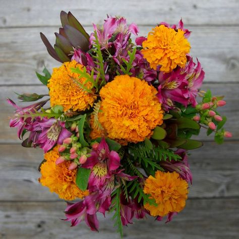 I need these to be my wedding flowers 😍 Marigold Bouquet Wedding, Marigold Wedding Bouquet, Marigold Flower Bouquet, Marigold Centerpiece, Conference Decorations, Marigold Bouquet, Unique Fall Wedding, Marigold Wedding, Unique Bouquets