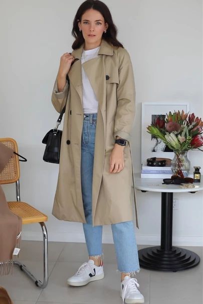 Trench Coat Jeans Outfit, Copenhagen Fits, Outfit Ideas For Midsize, Outfit Ideas For Midsize Women, Trench Coat And Jeans, Coated Jeans Outfit, Trench Coat Outfit Spring, Modern Trench Coat, Trench Coat Outfit Fall