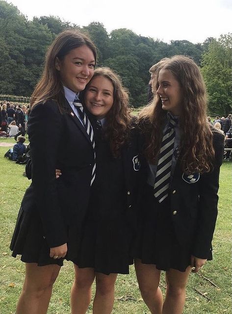 Le Rosey School Uniform, Private School Aesthetic Outfit, School Uniform Fashion British, American School Uniform, Boarding School Uniforms, Rich Private School Aesthetic, Swiss Boarding School, Swiss School, Catholic School Uniforms