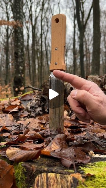 Sergio Outdoors on Instagram: "Survival Skills: Optimal HAND Control. #survival #sergio_outdoors #skills #camping #outdoors #bushcraft #knife #lifehacks #ideas #forest" Survival Hacks, Bushcraft Projects, Primitive Survival, Survival Tips, Survival Skills, Bushcraft, Life Hacks, Instagram