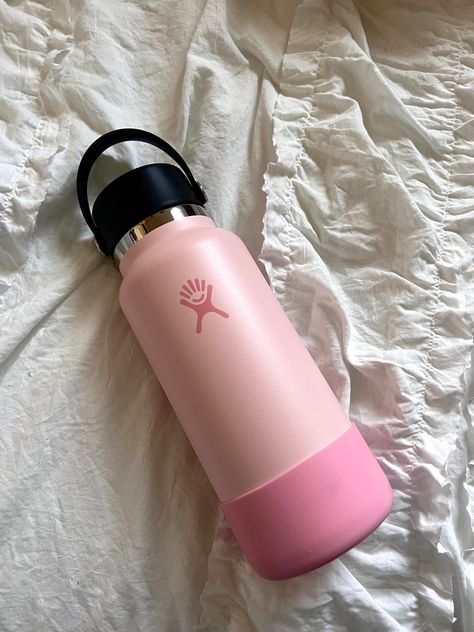 Hydro Flask Aesthetic, Flask Aesthetic, Pink Hydro Flask, Hydro Flask Water Bottle, Pink Water Bottle, Trendy Water Bottles, Cute Water Bottles, Pink Water, Travel Car