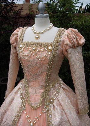 tudor period clothing | Creating an Elegant Renaissance Wedding | Winning Weddings's Blog Fair Clothes, Cinderella Gown, Tudor Fashion, Fest Outfits, Period Dress, Old Dresses, Period Outfit, Medieval Dress, Vintage Gowns