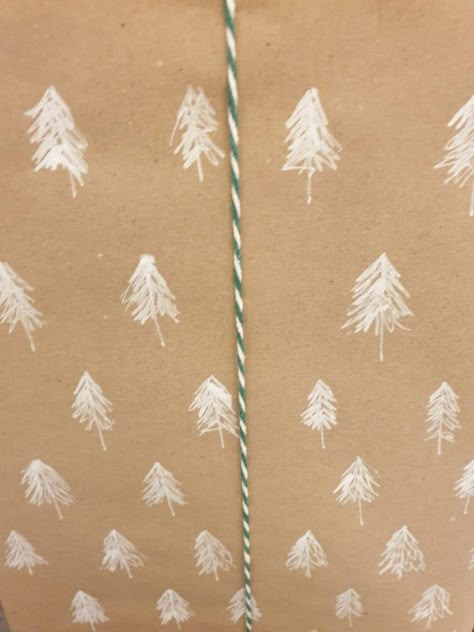 Gift Wrapping Drawing Brown Paper, Writing On Wrapping Paper, Christmas Wrapping Drawing Brown Paper, Brown Paper Wrapping Drawing, Hand Drawn Christmas Wrapping Paper, Butcher Paper Christmas Wrapping, Butcher Paper Wrapping Ideas, Hand Drawn Wrapping Paper, Brown Paper Christmas Wrapping Ideas