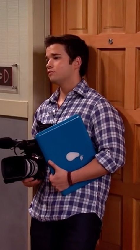 Nickolodian Shows, Beast Diaz Stuck In The Middle, Freddie Benson Aesthetic, Freddie From Icarly, Freddie Benson Icarly, Sam From Icarly, Freddie Icarly, Hear Me Out Characters, Freddy From Icarly