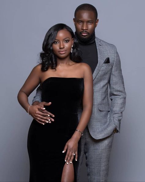 Gorgeous 🔥🔥🔥 Coupl Black Couple Photoshoot, Engagement Photo Shoot Poses, Famous Celebrity Couples, Pre Wedding Photoshoot Outfit, Couple Engagement Pictures, Engagement Pictures Poses, Black Couple, Anniversary Photoshoot, Pose Fotografi